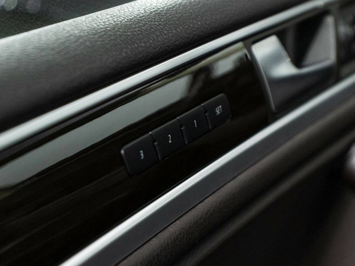 Volkswagen Touareg с пробегом — 2014 год. Фото: #14