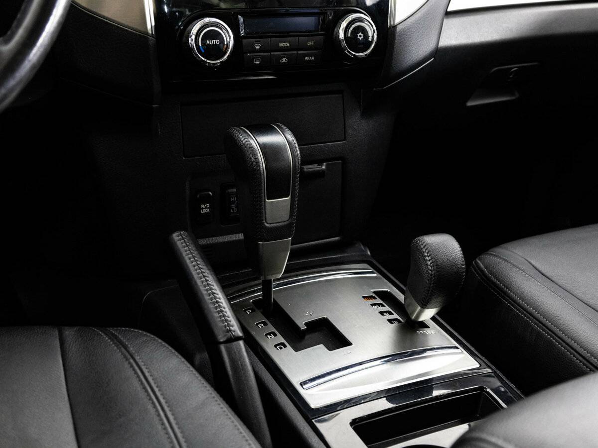 Mitsubishi Pajero с пробегом — 2017 год. Фото: #13