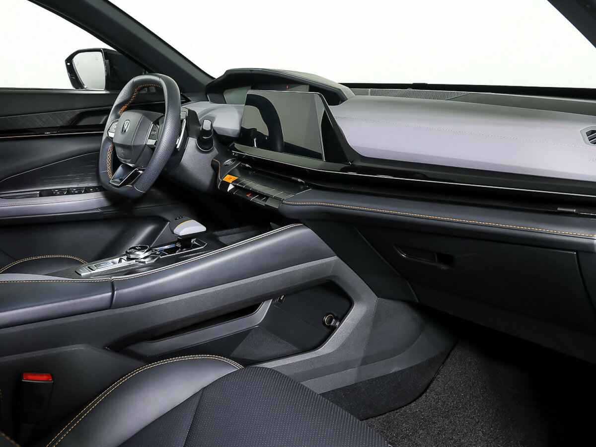 Changan UNI-V с пробегом — 2023 год. Фото: #10