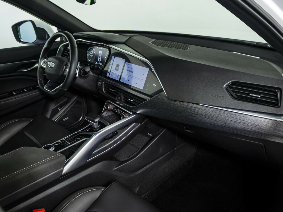 Geely Tugella с пробегом — 2023 год. Фото: #6