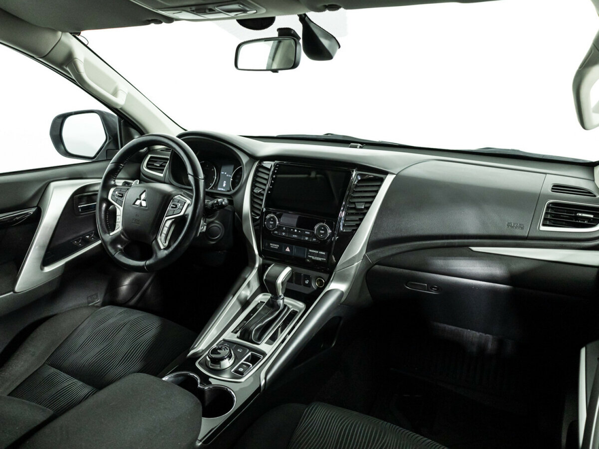 Mitsubishi Pajero Sport с пробегом — 2018 год. Фото: #6