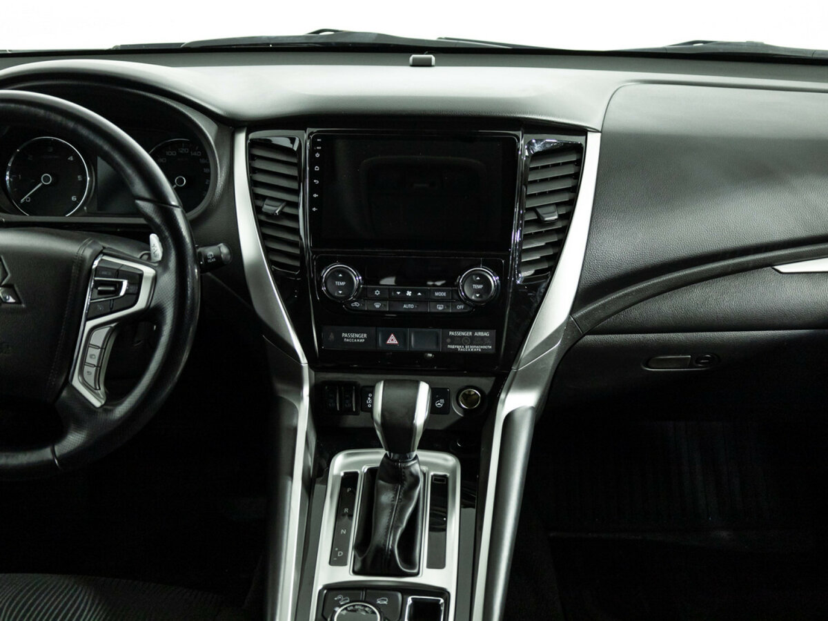 Mitsubishi Pajero Sport с пробегом — 2018 год. Фото: #11