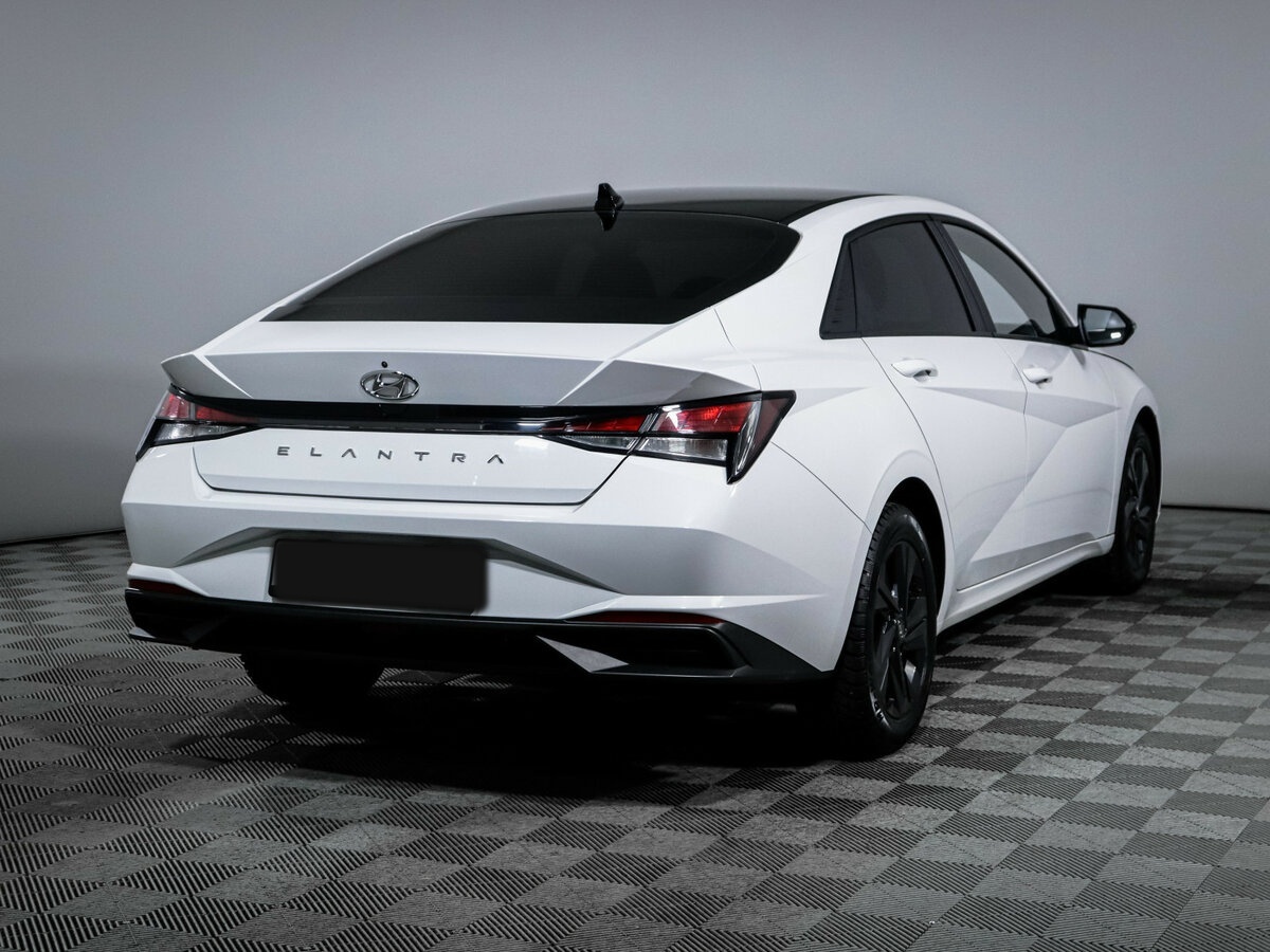 Hyundai Elantra с пробегом — 2023 год. Фото: #4