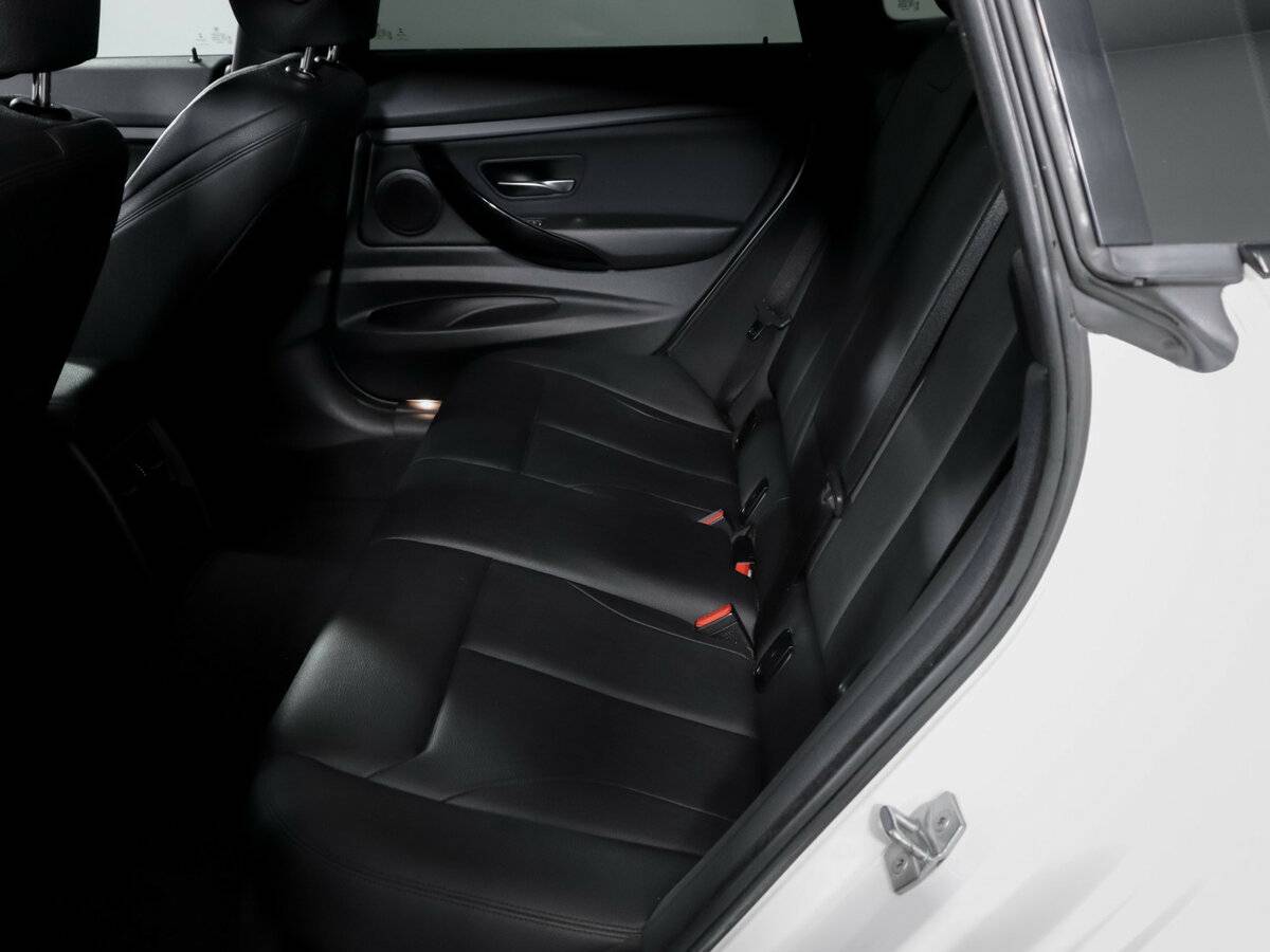 BMW 3 серии с пробегом — 2018 год. Фото: #9