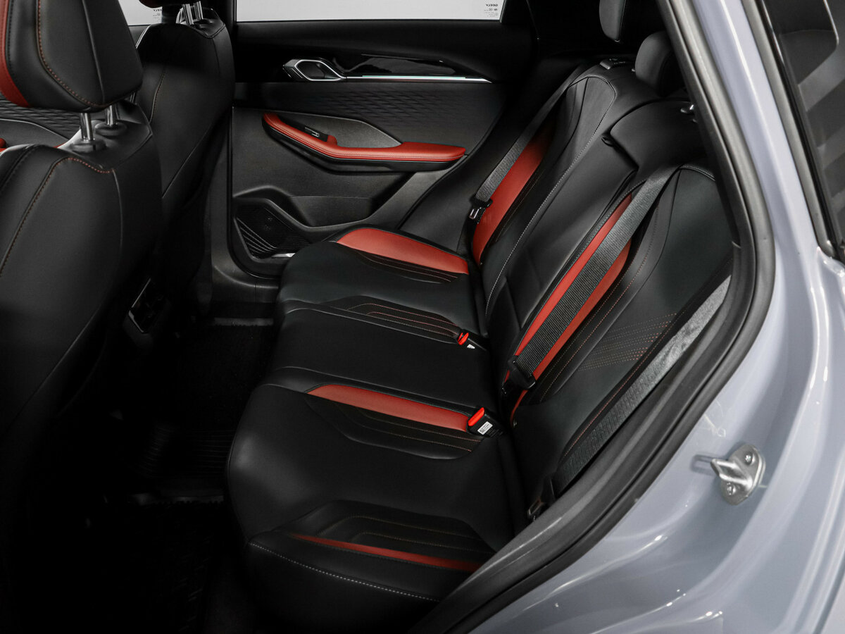 Geely Coolray с пробегом — 2024 год. Фото: #6