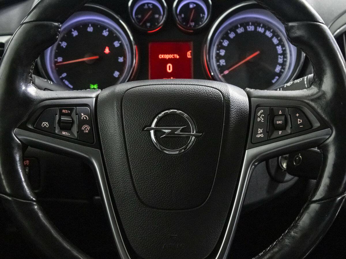 Opel Astra с пробегом — 2013 год. Фото: #11
