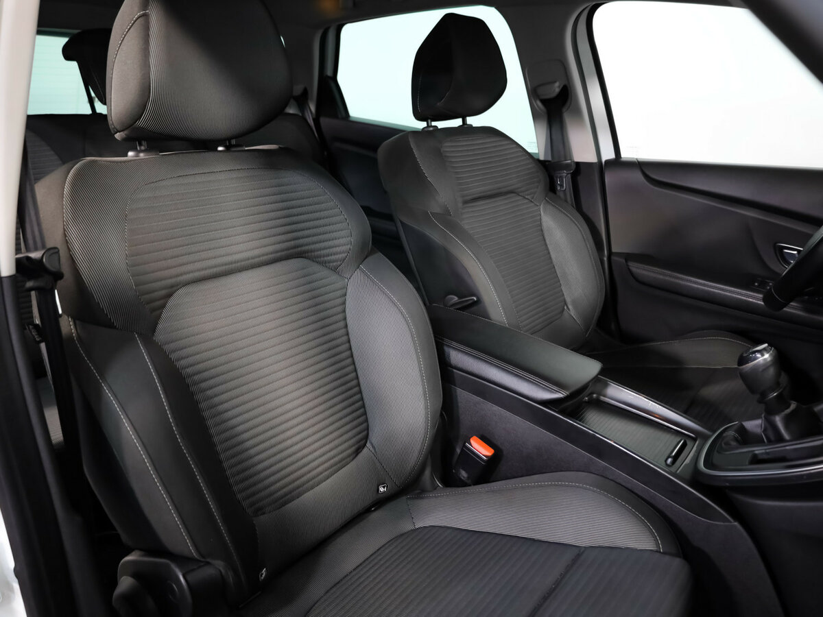 Renault Scenic с пробегом — 2018 год. Фото: #11