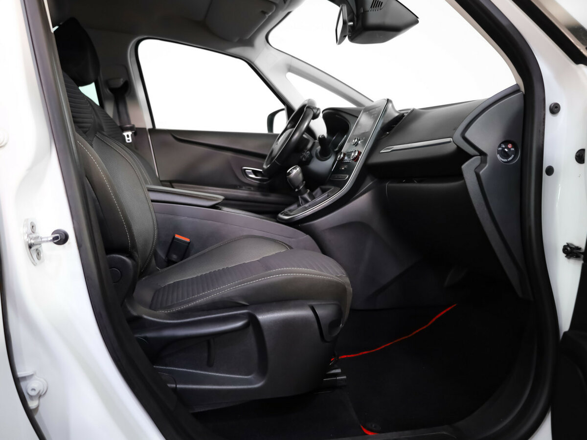 Renault Scenic с пробегом — 2018 год. Фото: #12