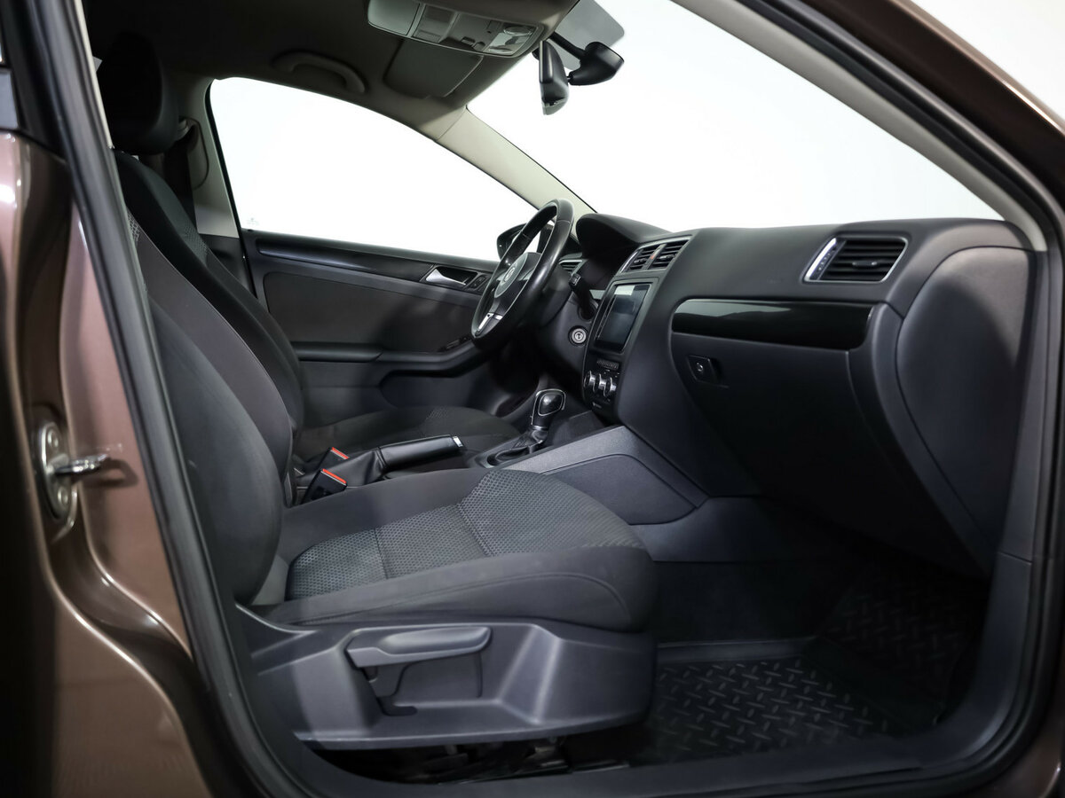 Volkswagen Jetta с пробегом — 2014 год. Фото: #17