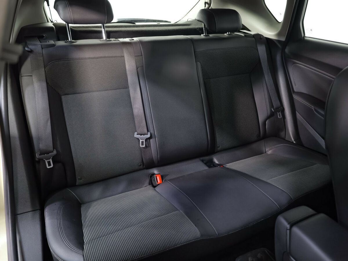 Opel Astra с пробегом — 2012 год. Фото: #17