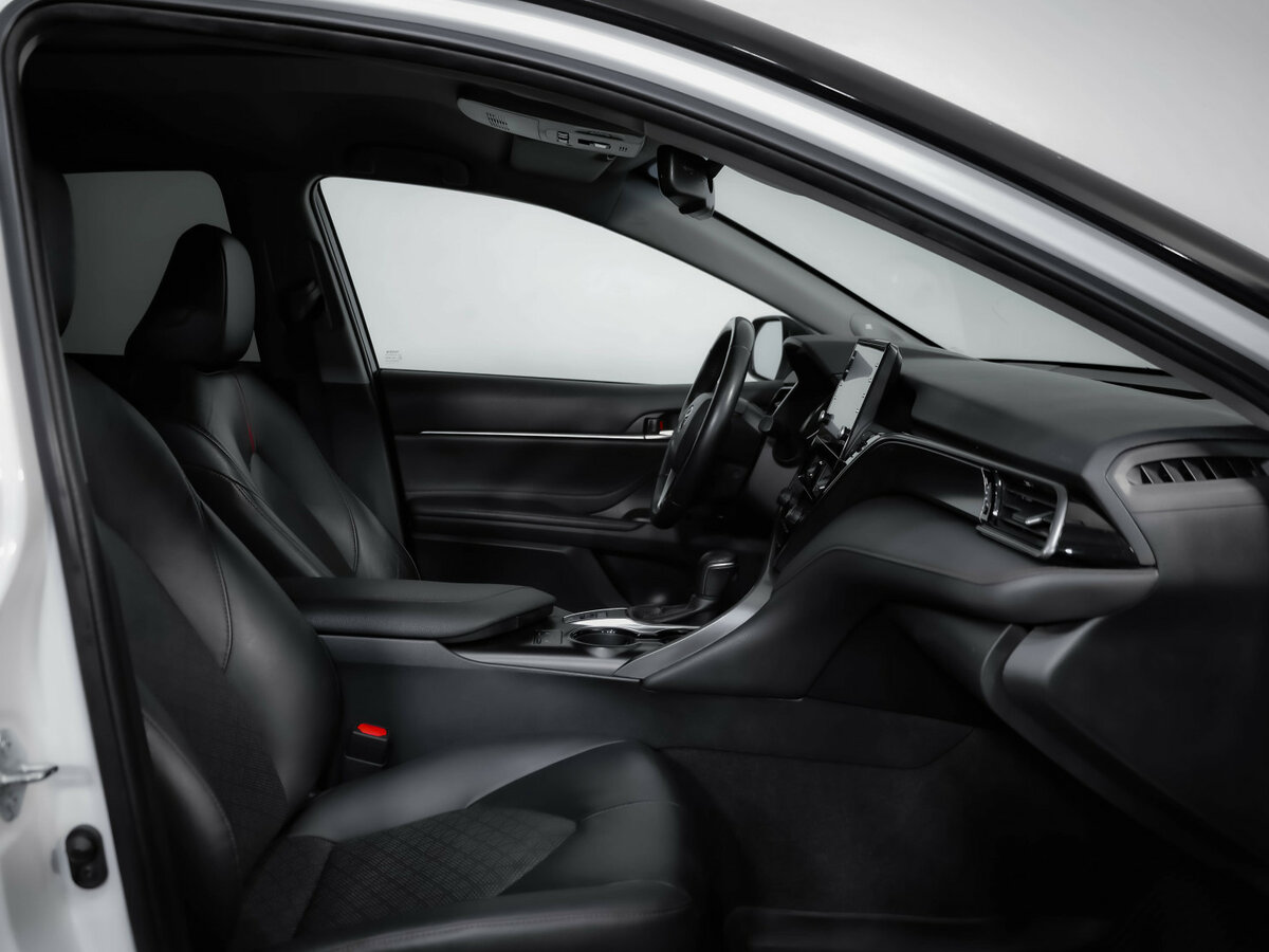 Toyota Camry с пробегом — 2021 год. Фото: #22
