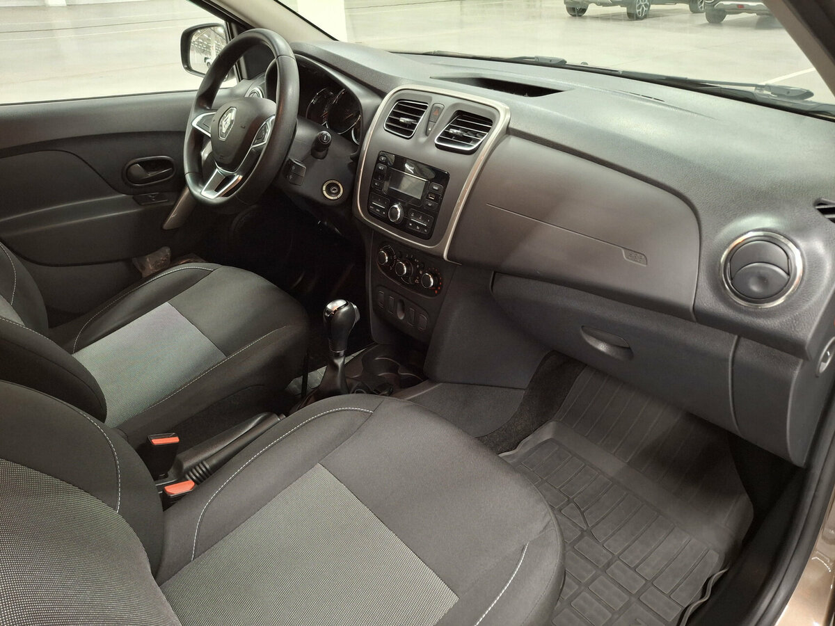 Renault Logan с пробегом — 2020 год. Фото: #10