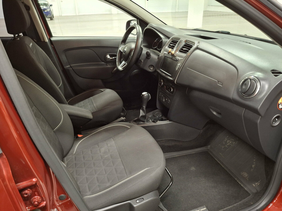 Renault Sandero с пробегом — 2018 год. Фото: #10