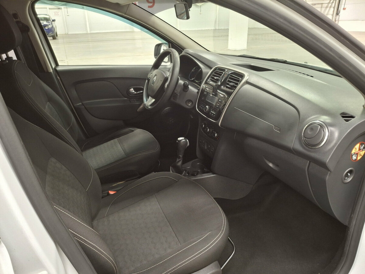 Renault Logan с пробегом — 2017 год. Фото: #10