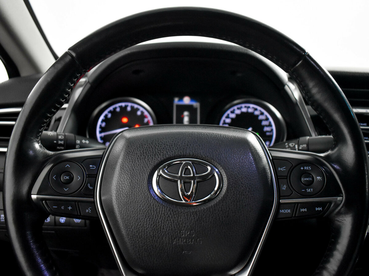 Toyota Camry с пробегом — 2018 год. Фото: #16