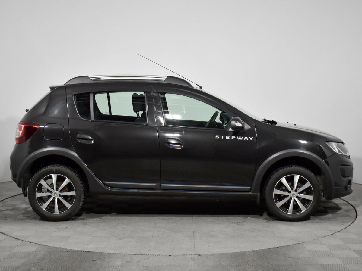 Renault Sandero с пробегом — 2016 год. Фото: #3