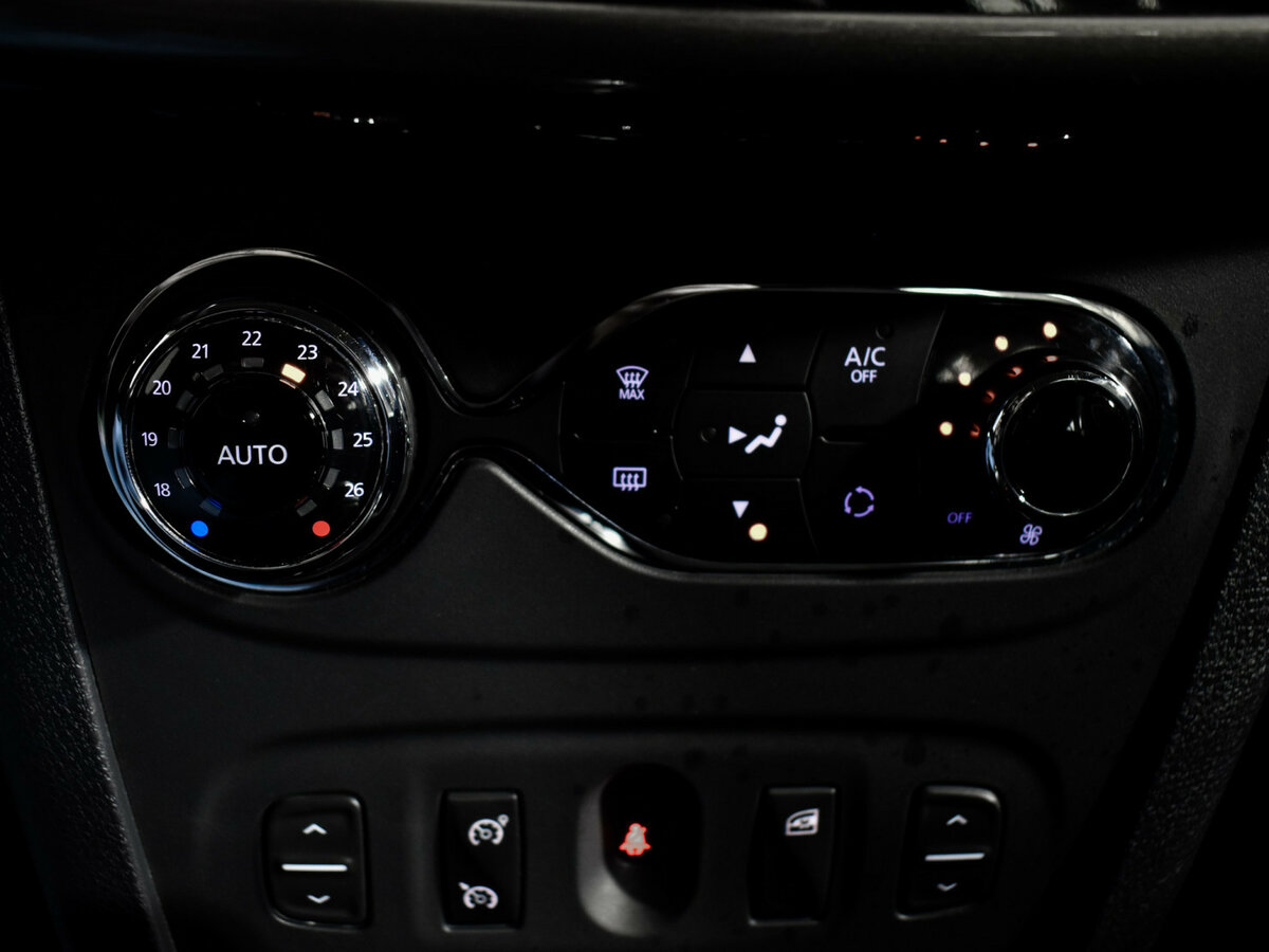 Renault Sandero с пробегом — 2016 год. Фото: #14