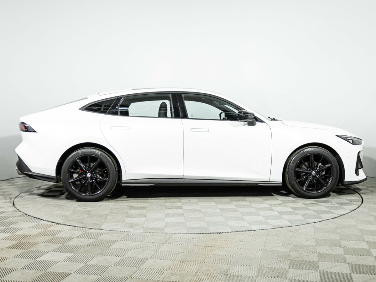 Changan UNI-V с пробегом — 2024 год. Фото: #3