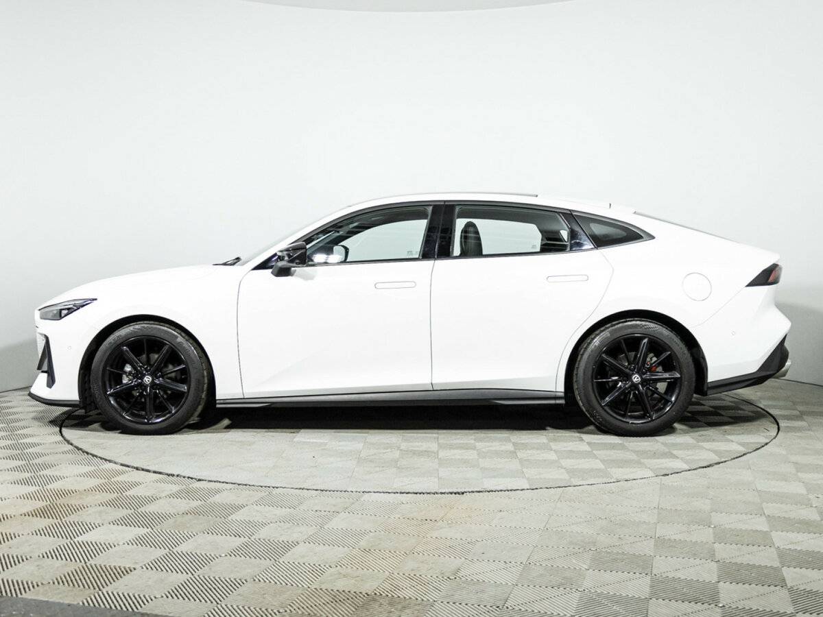 Changan UNI-V с пробегом — 2024 год. Фото: #7