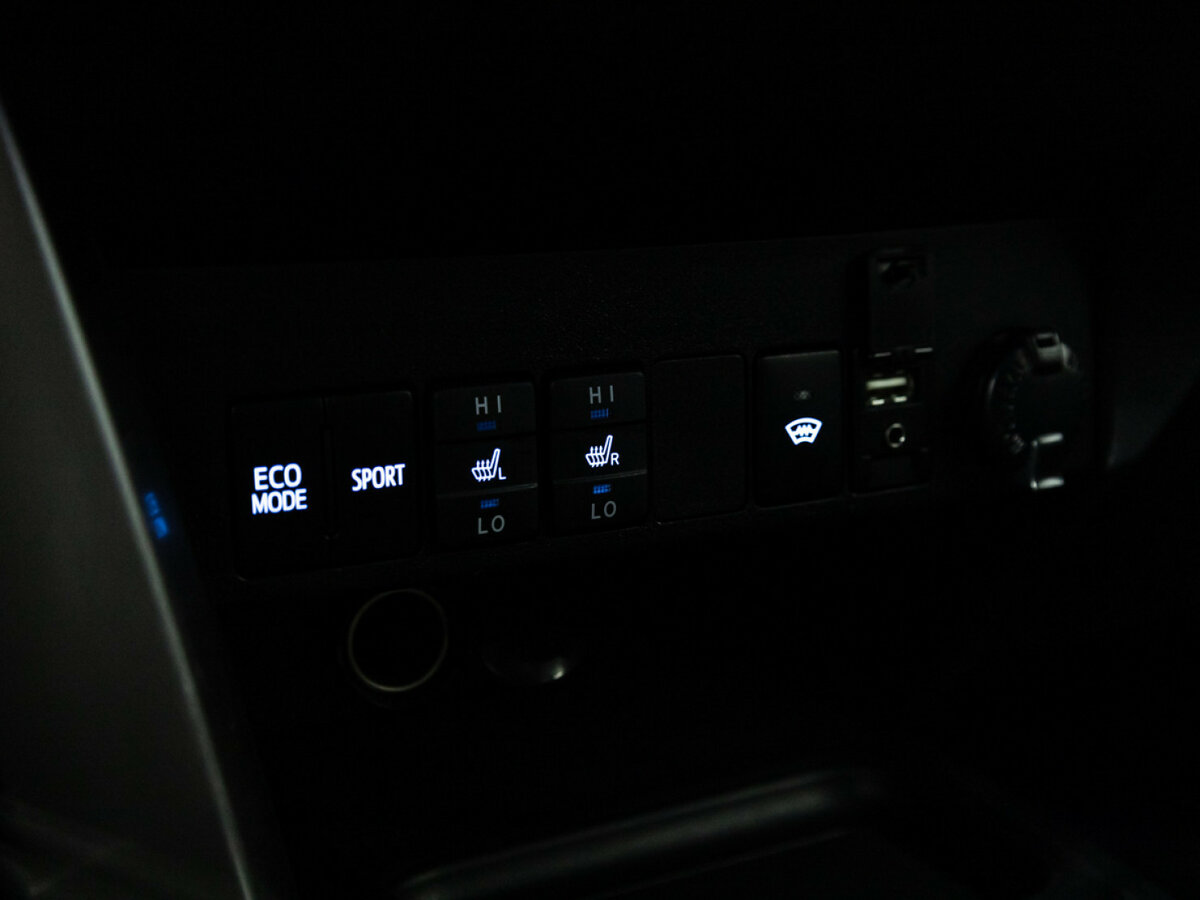 Toyota RAV4 с пробегом — 2018 год. Фото: #13