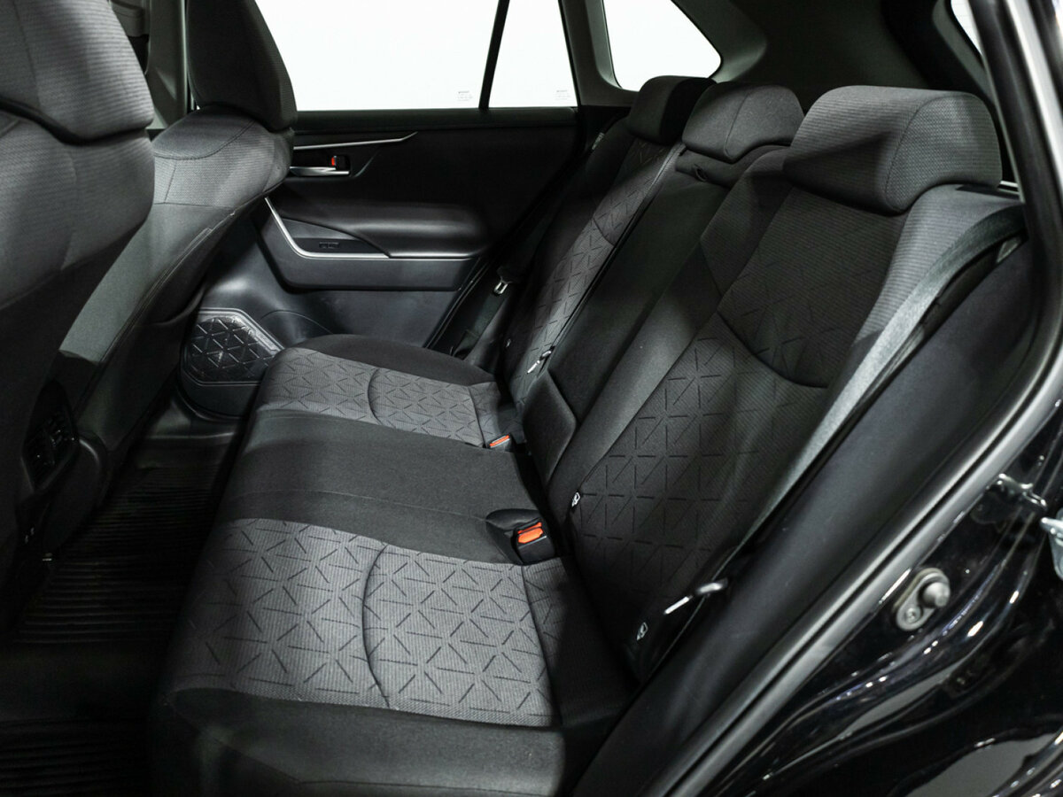 Toyota RAV4 с пробегом — 2021 год. Фото: #9