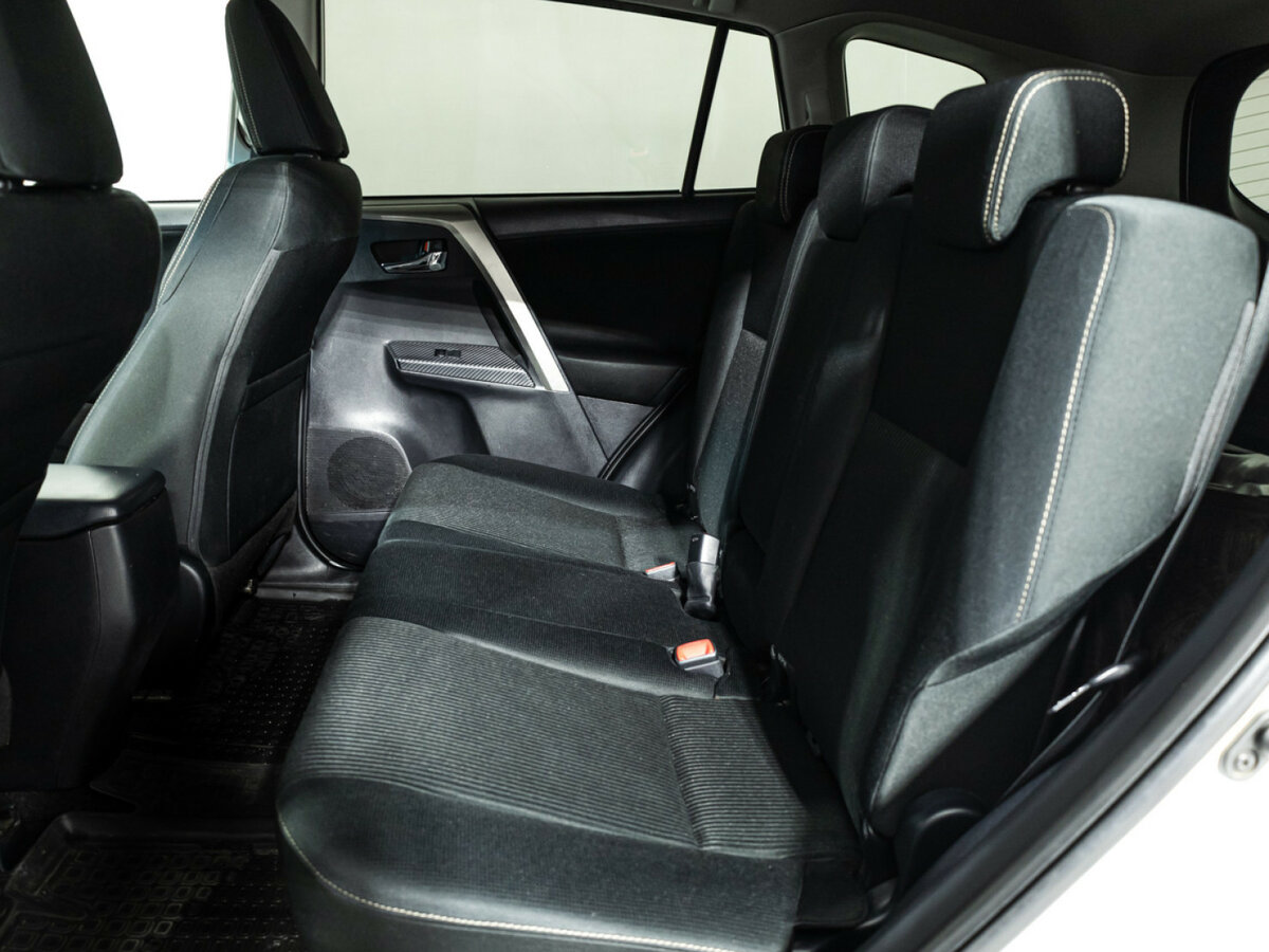 Toyota RAV4 с пробегом — 2014 год. Фото: #7