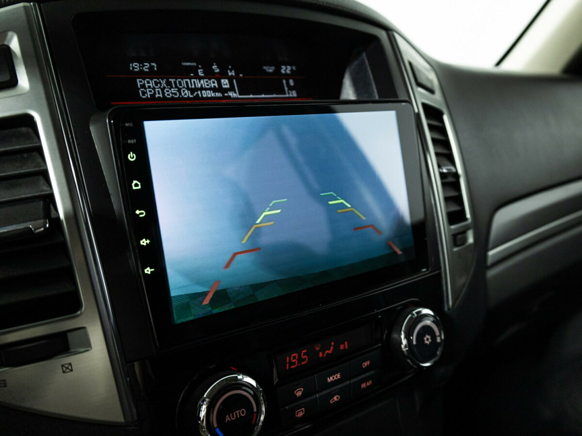 Mitsubishi Pajero с пробегом — 2015 год. Фото: #13