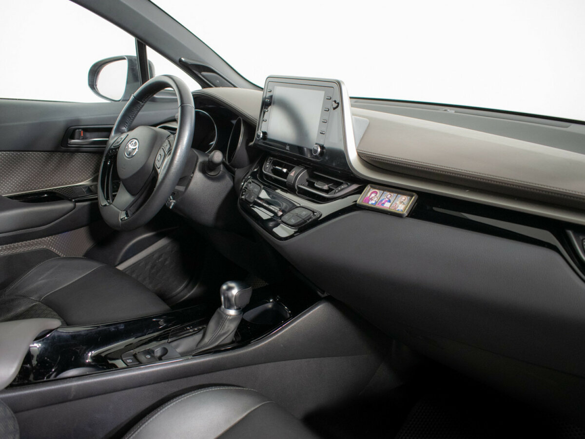 Toyota C-HR с пробегом — 2020 год. Фото: #8