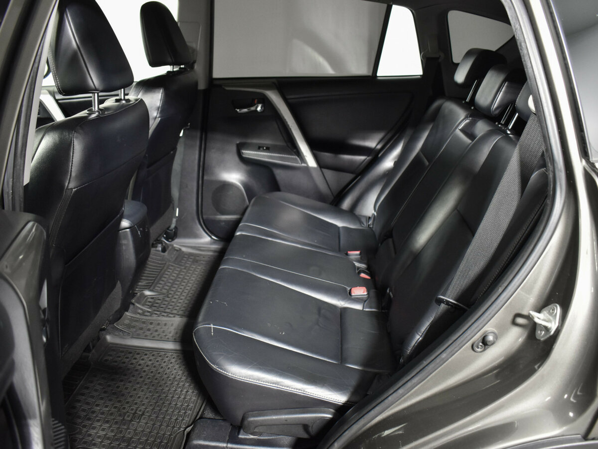 Toyota RAV4 с пробегом — 2013 год. Фото: #10