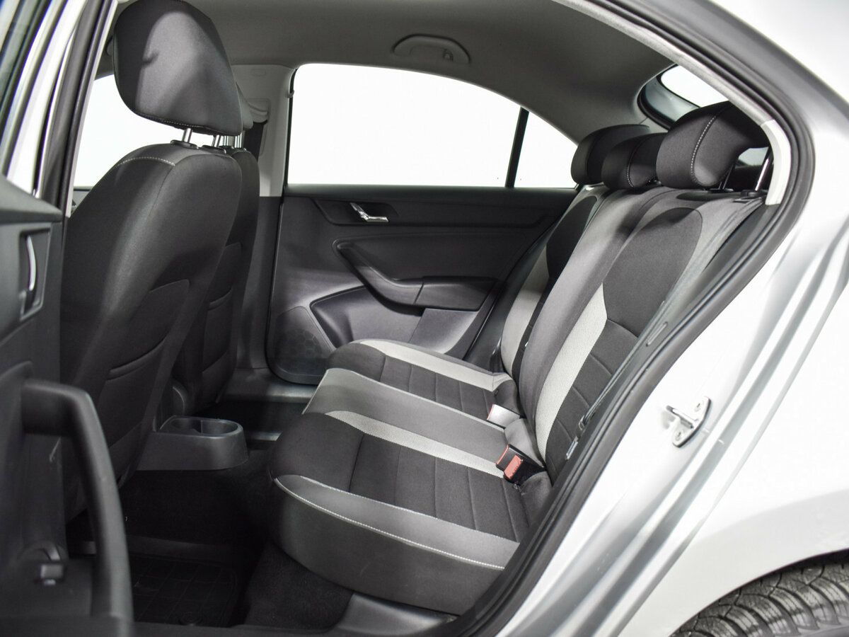 Skoda Rapid с пробегом — 2017 год. Фото: #10