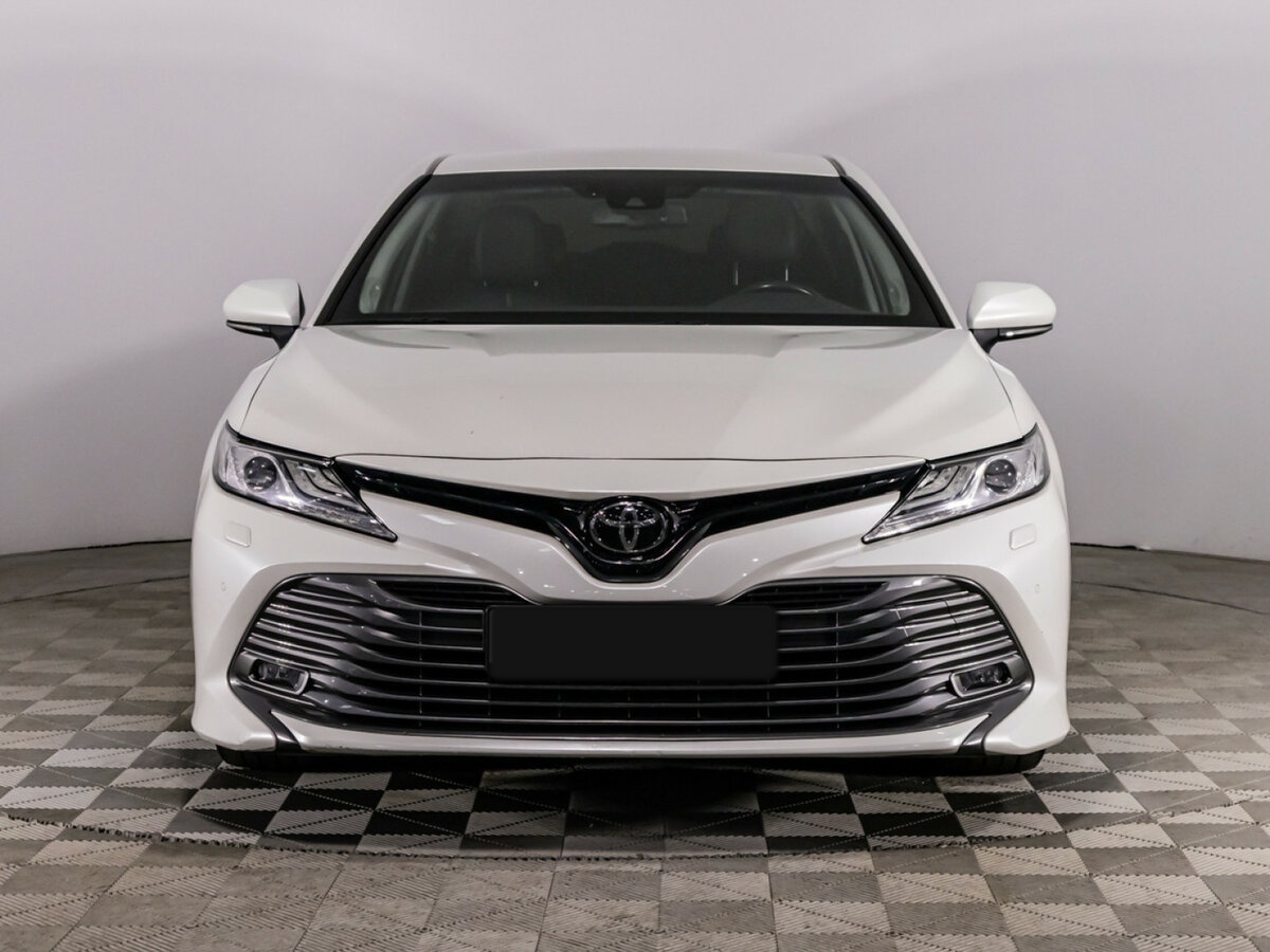 Toyota Camry с пробегом — 2019 год. Фото: #1
