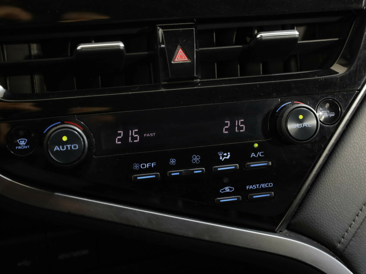 Toyota Camry с пробегом — 2021 год. Фото: #20