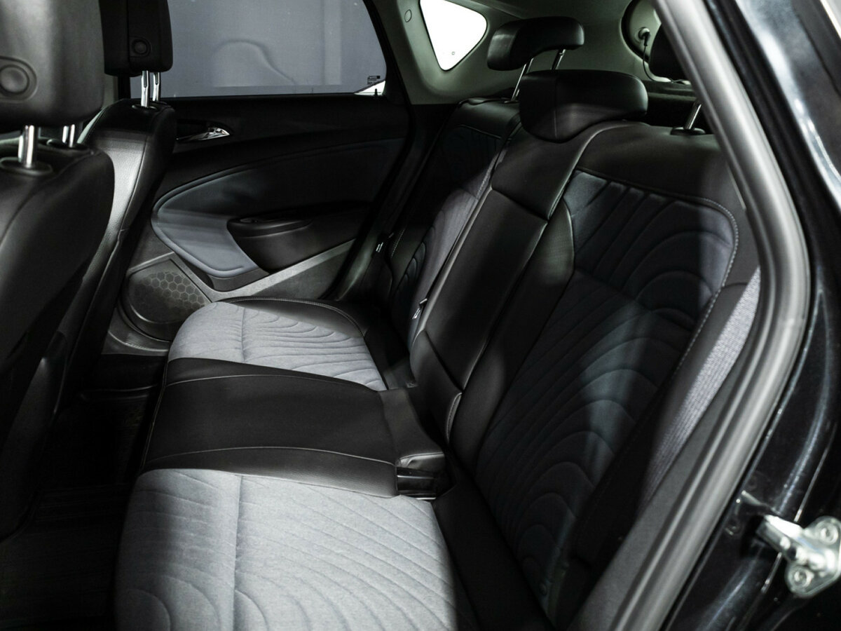 Opel Astra с пробегом — 2013 год. Фото: #4