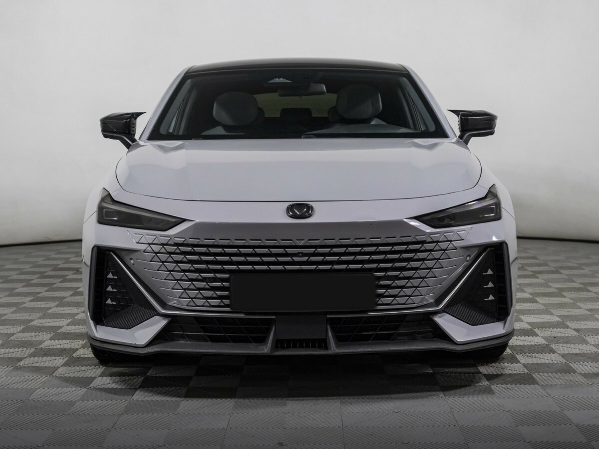 Changan UNI-V с пробегом — 2023 год. Фото: #1