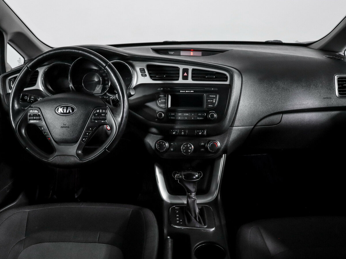 Kia Ceed с пробегом — 2015 год. Фото: #9