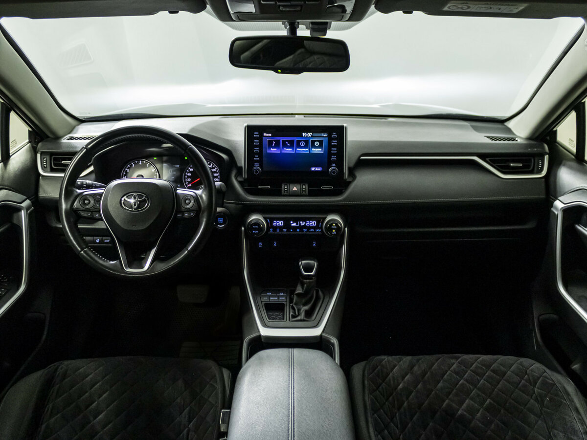 Toyota RAV4 с пробегом — 2020 год. Фото: #11