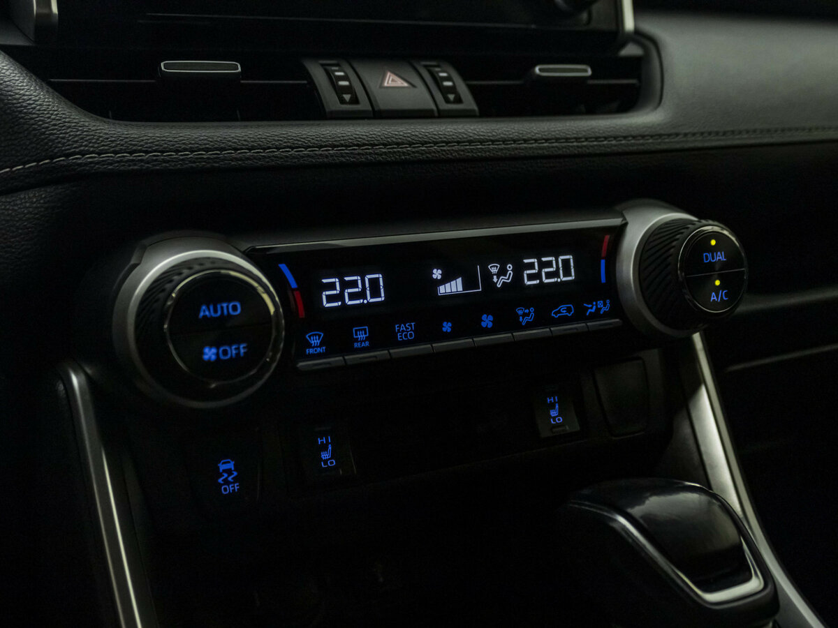 Toyota RAV4 с пробегом — 2020 год. Фото: #14