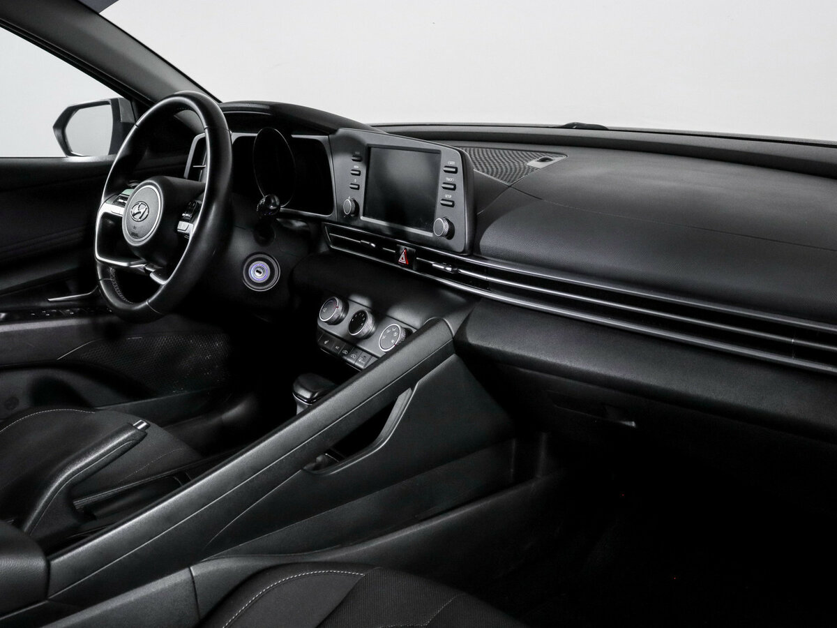 Hyundai Elantra с пробегом — 2021 год. Фото: #6