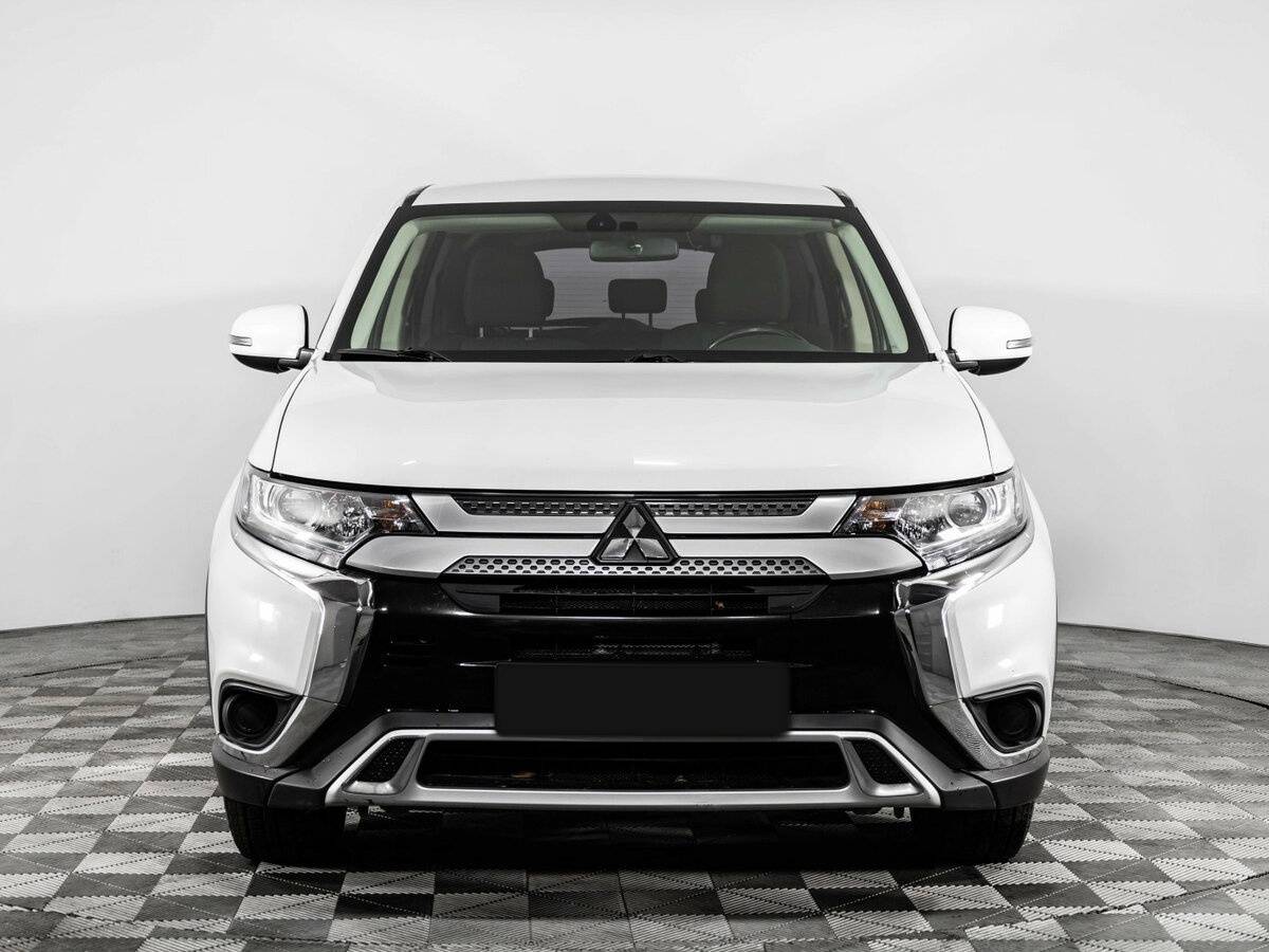 Mitsubishi Outlander с пробегом — 2018 год. Фото: #1