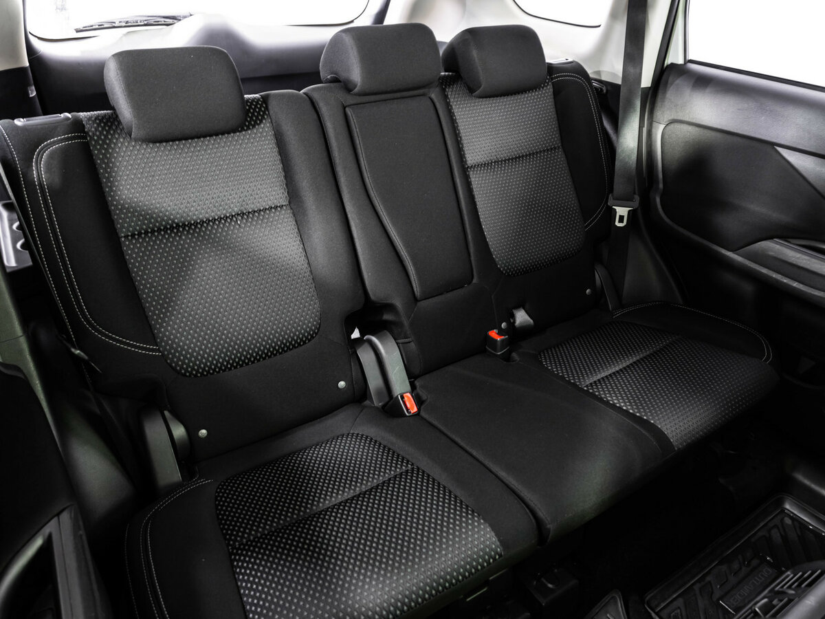 Mitsubishi Outlander с пробегом — 2018 год. Фото: #18