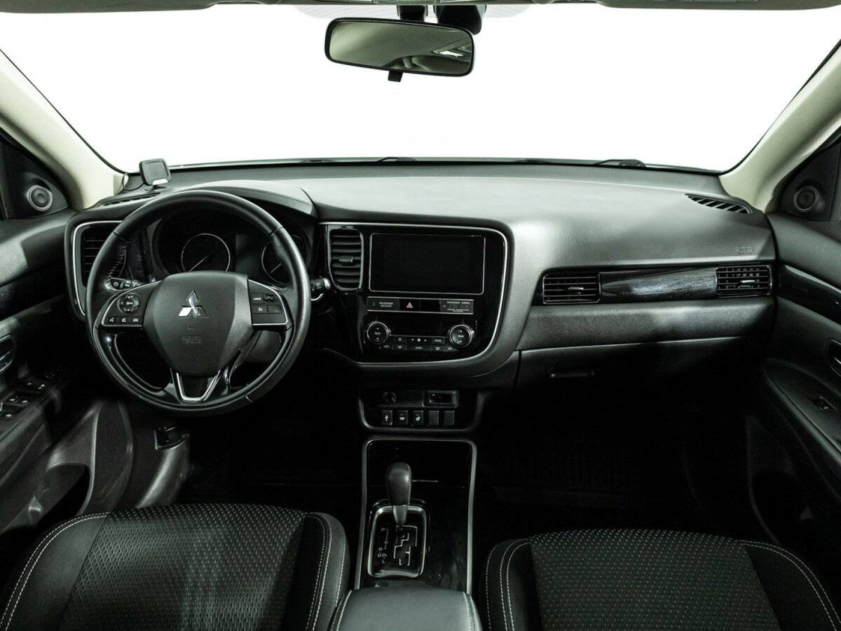 Mitsubishi Outlander с пробегом — 2018 год. Фото: #10