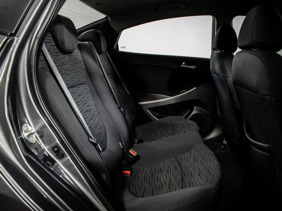 Hyundai Solaris с пробегом — 2015 год. Фото: #8