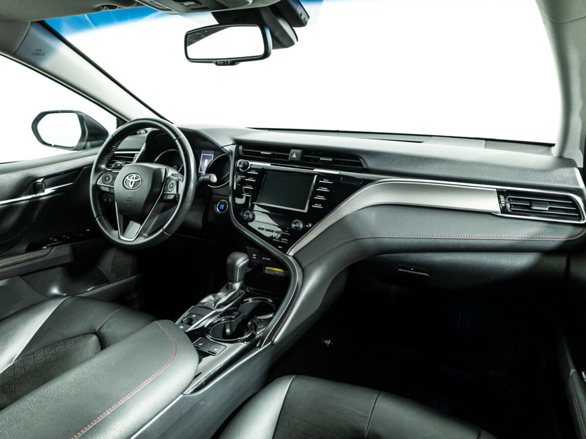 Toyota Camry с пробегом — 2020 год. Фото: #6