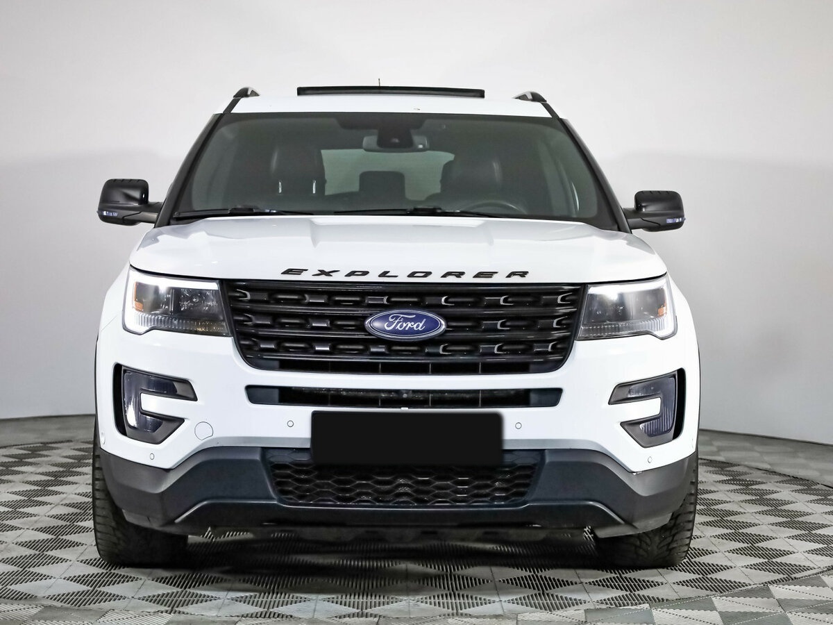 Ford Explorer с пробегом — 2015 год. Фото: #1