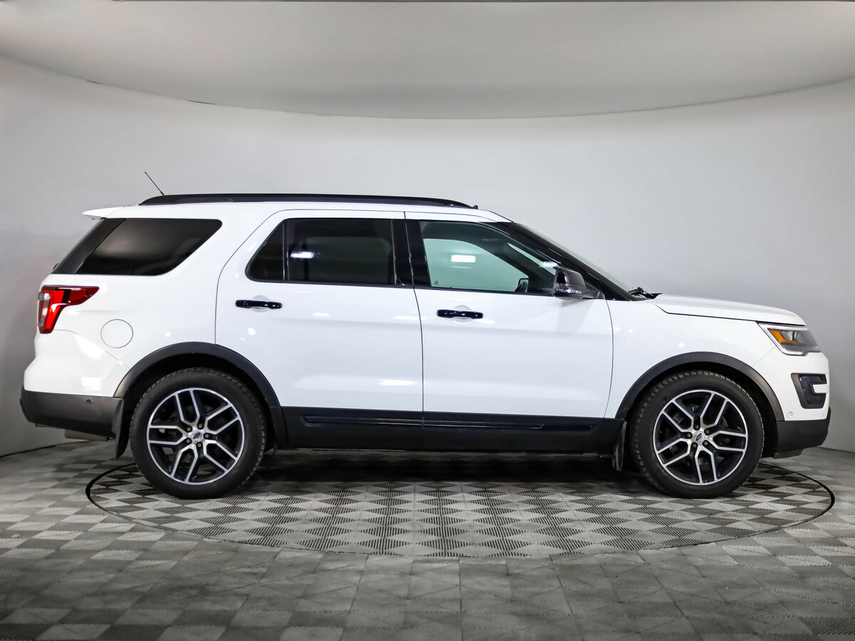 Ford Explorer с пробегом — 2015 год. Фото: #3