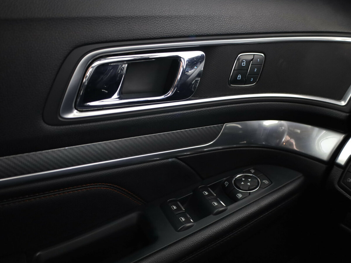 Ford Explorer с пробегом — 2015 год. Фото: #17