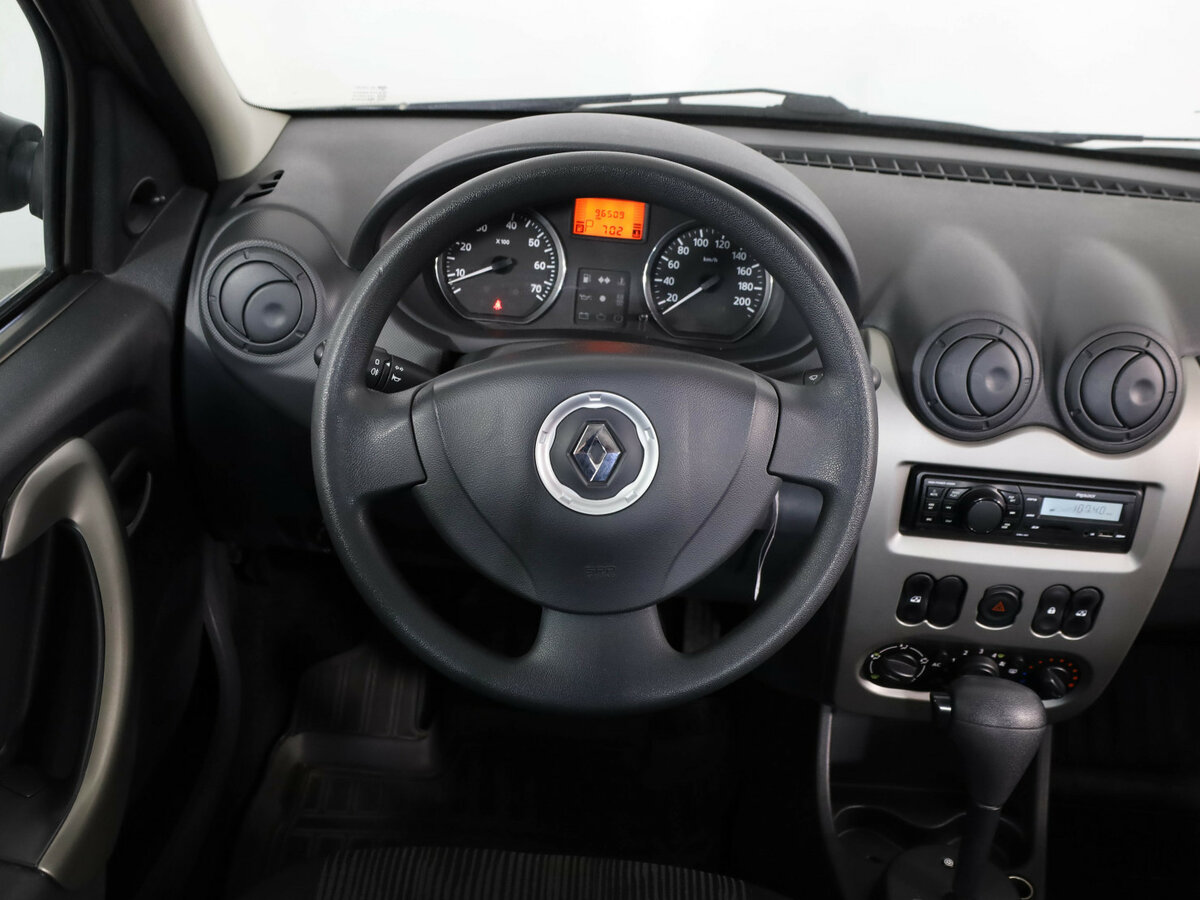 Renault Logan с пробегом — 2015 год. Фото: #7