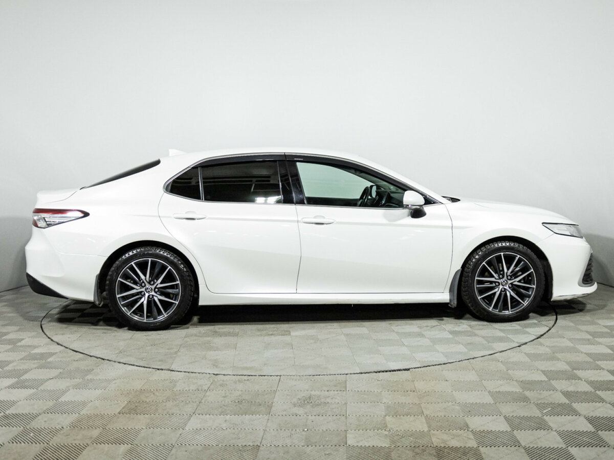 Toyota Camry с пробегом — 2021 год. Фото: #3
