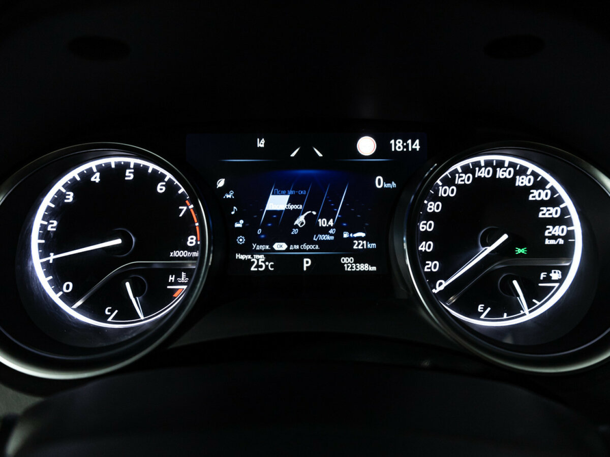 Toyota Camry с пробегом — 2021 год. Фото: #11