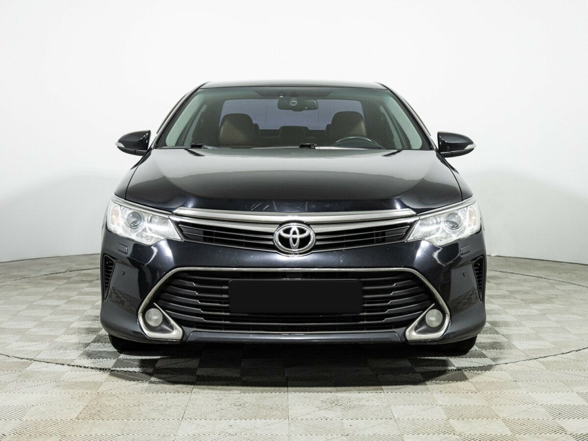 Toyota Camry с пробегом — 2016 год. Фото: #1